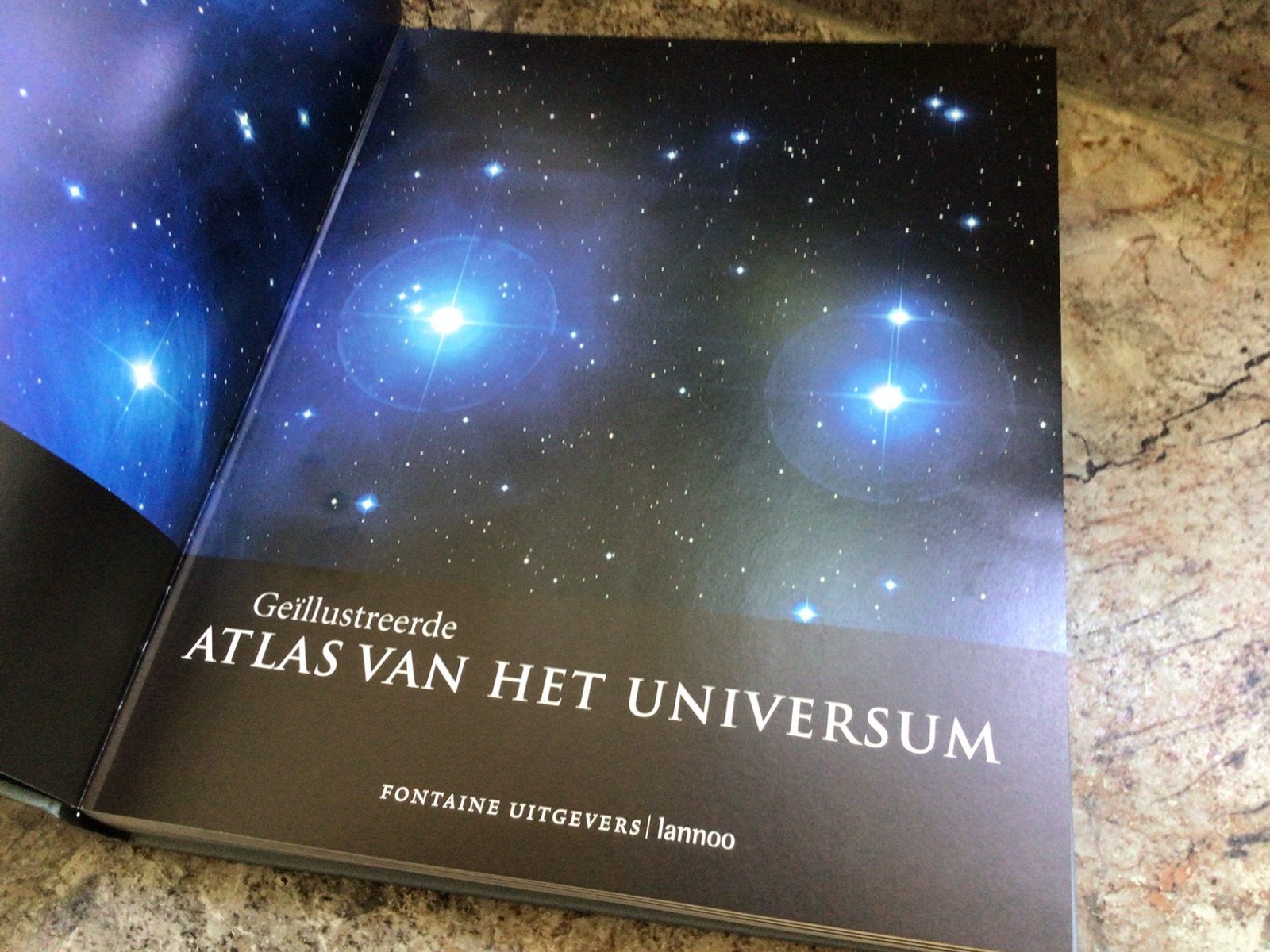 Geillustreerde atlas van het omniversum., Boeken, Ophalen, Gelezen, Overige onderwerpen