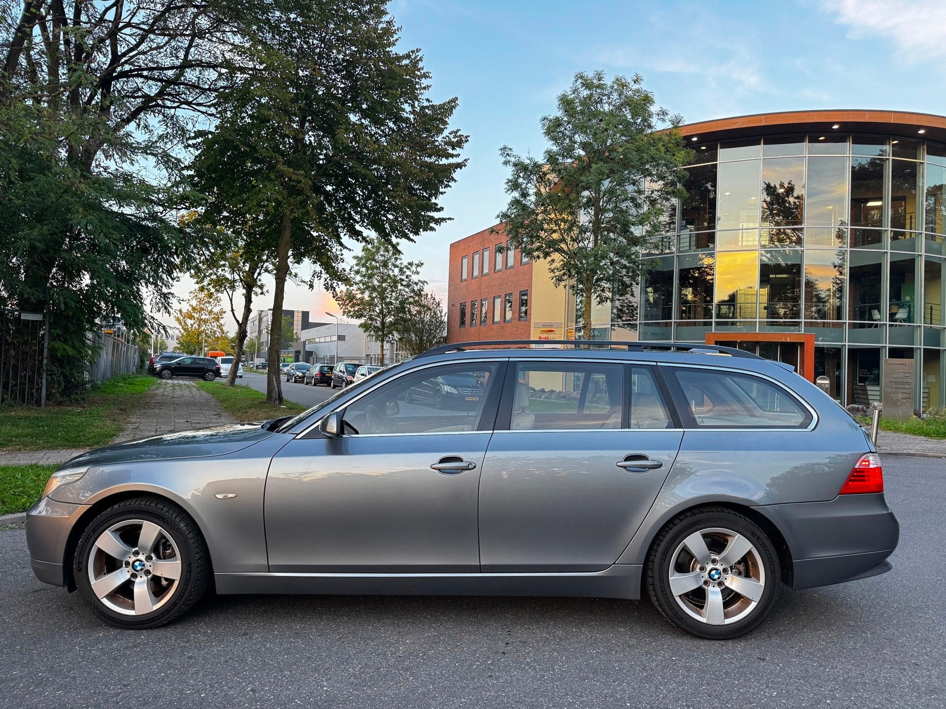 BMW 5-serie Touring 525xi High Executive|AUT|PANO|LEDER|XENO, Auto's, Keurmerk '100% Onderhouden', Dealer onderhouden, Gebruikt
