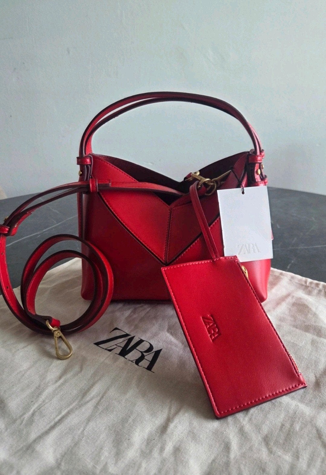 ZARA Rode Buideltas - Nieuw met kaartjes en dustbag, Sieraden, Tassen en Uiterlijk, Verzenden, Nieuw, Rood, Handtas
