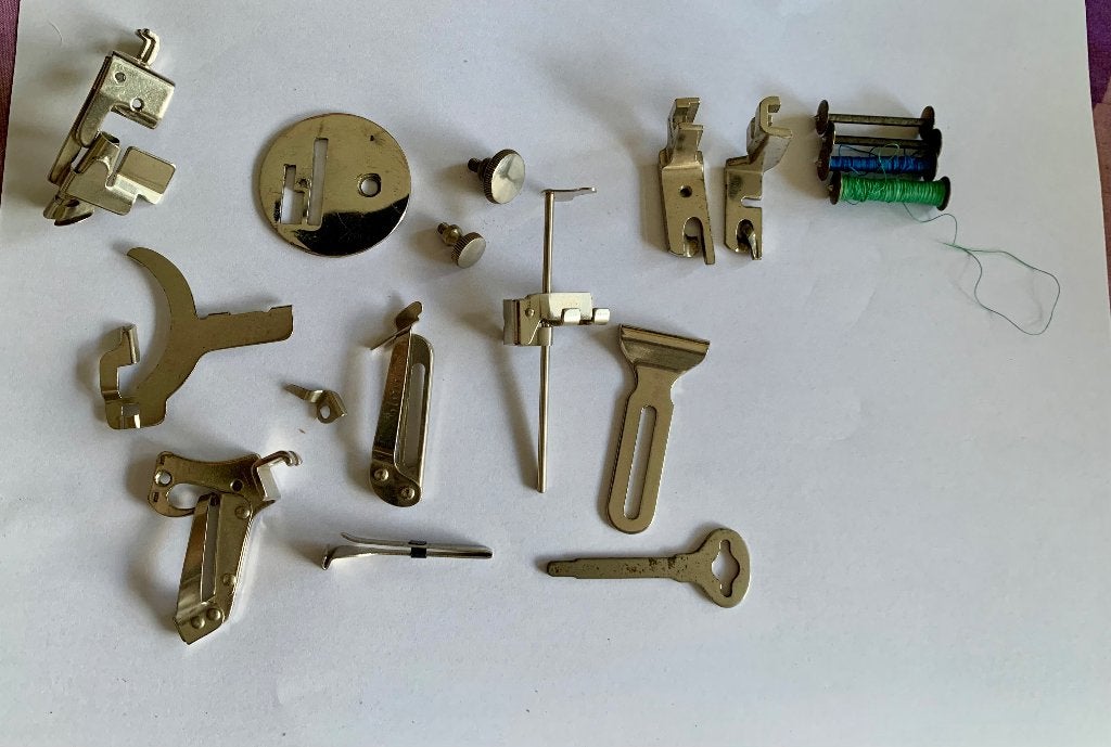 Antieke Singer naaivoetjes/accessoires(F-serie 1918)127K128K, Ophalen
