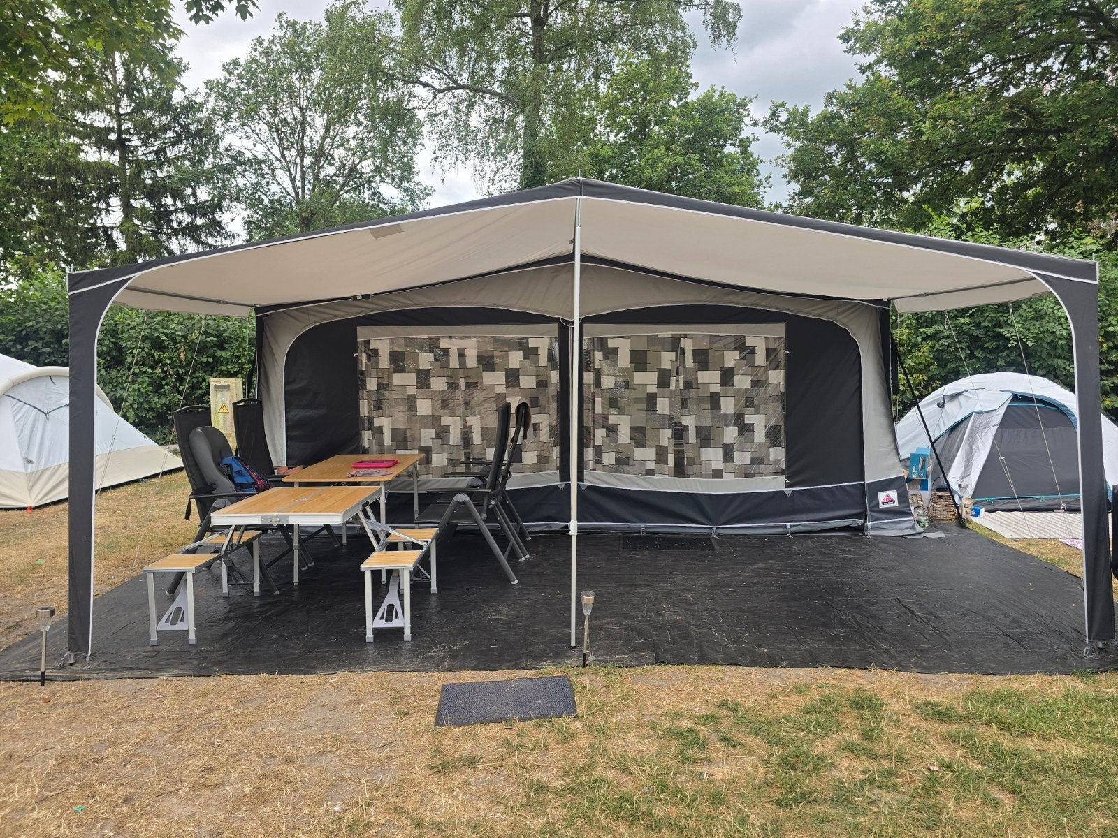 Home-Car 49 racer 6 personen caravan stapelbed en voortent, Home-car, Rondzit, Koelkast, Particulier