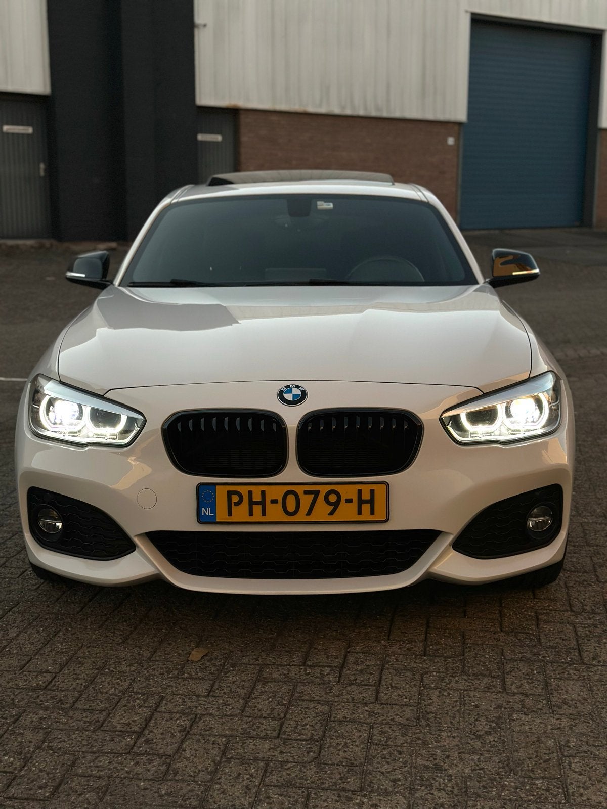 BMW 1-Serie 120i 184pk Aut 2017 CARPLAY/ M PAKKET, 1998 cc, Achterwielaandrijving, Zwart, 4 cilinders