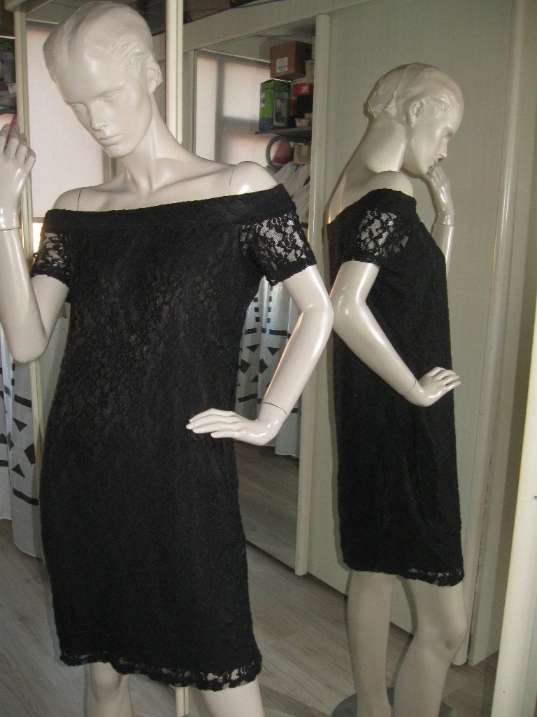 Zwart kanten jurk lbd maat 44 46 rekbaar als nieuw, Zwart, Maat 42/44 (L), Ophalen of Verzenden, Zo goed als nieuw