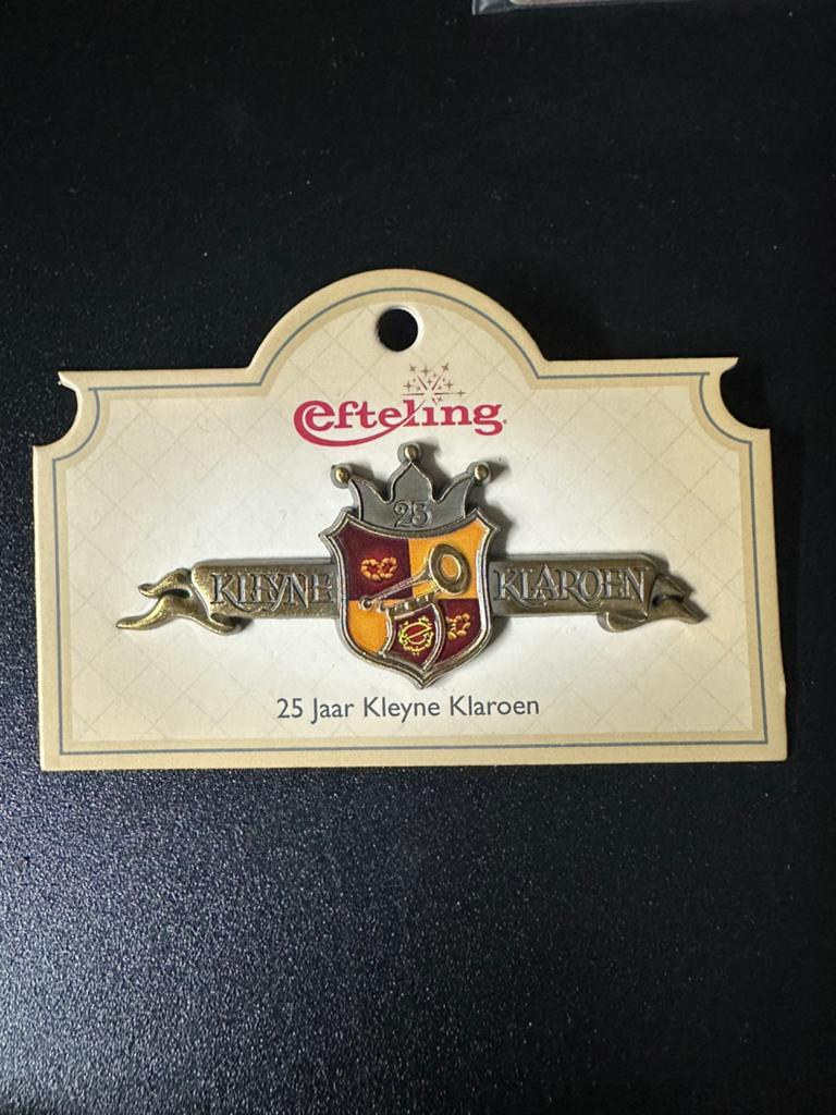 Efteling pin 25 jaar kleyne Klaroen, Verzamelen, Efteling, Ophalen of Verzenden, Zo goed als nieuw, Button of Speldje