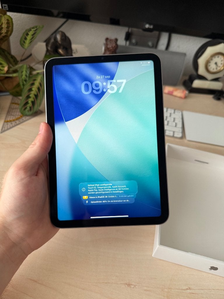 Foto 4 van IPad mini 7 - 128GB - 2024 + folio case