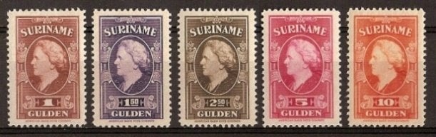 Suriname NVPH nr 239/43 postfris Koningin Wilhelmina 1945, Ophalen of Verzenden, Postfris