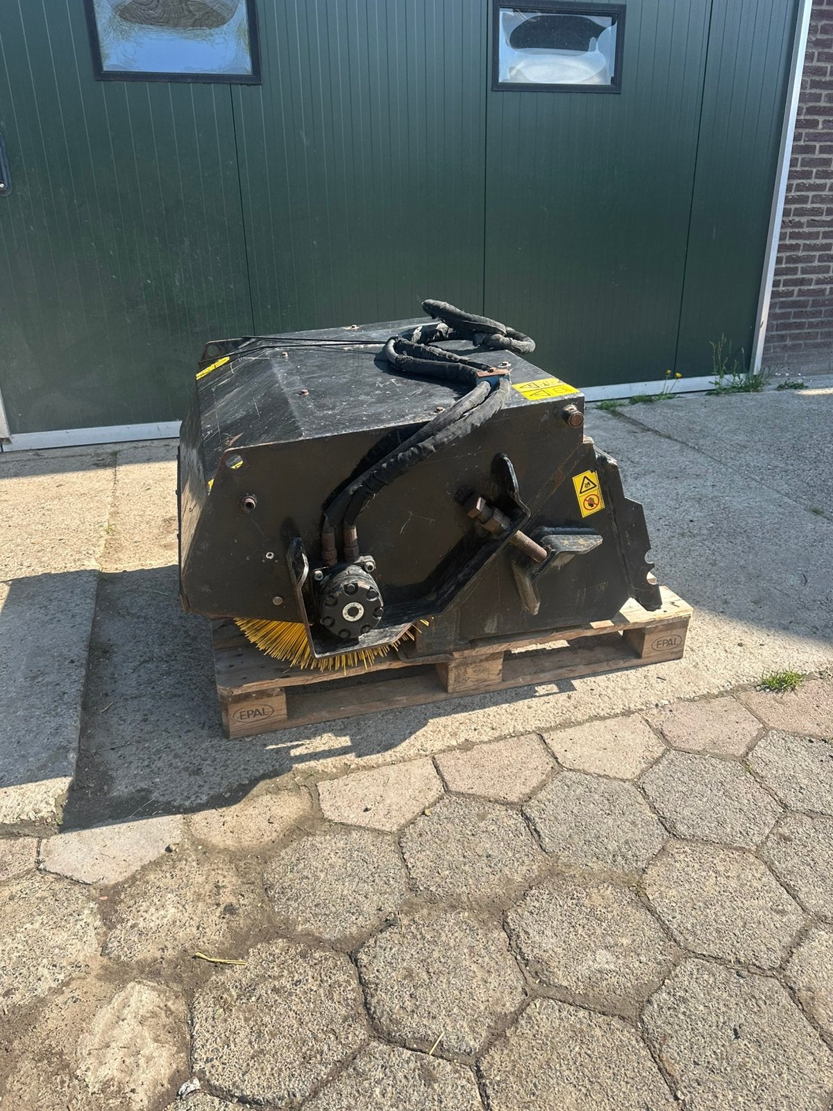 Veegmachine bak bobcat schranklader borstel, Ophalen