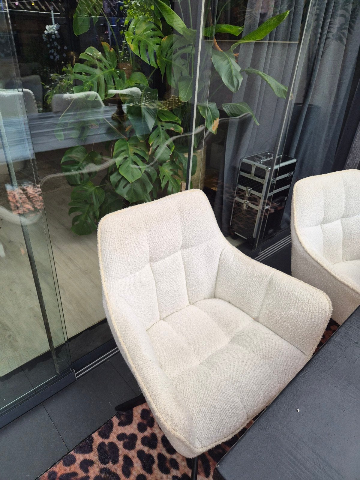 6 Boucle eetkamerstoelen - Zo goed als nieuw, Modern, Boucle, Wit, Ophalen of Verzenden, Zo goed als nieuw
