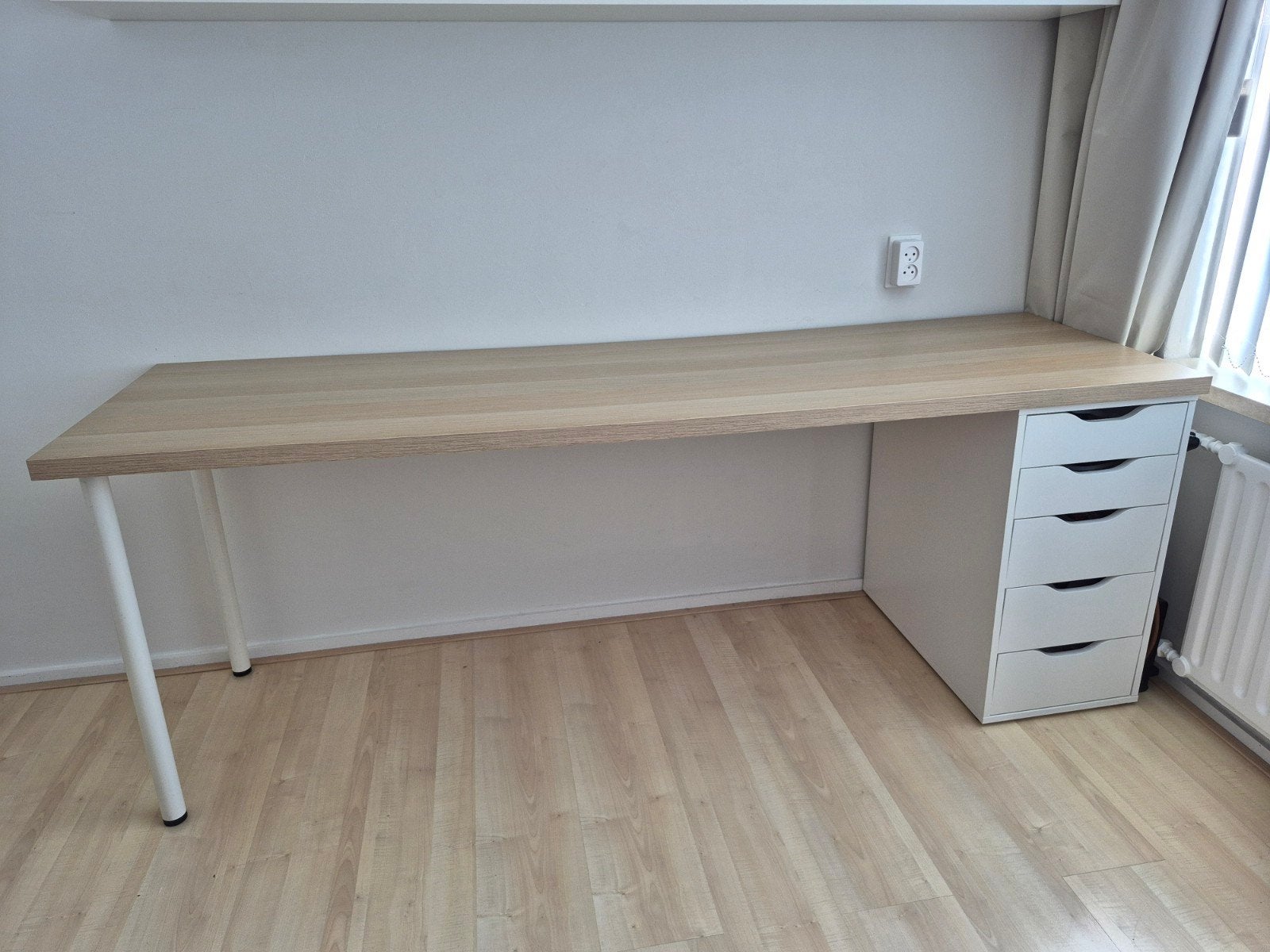 IKEA bureau met lades en poten - Zo goed als nieuw, Ophalen, Met lades, Spaanplaat of MDF, Zo goed als nieuw