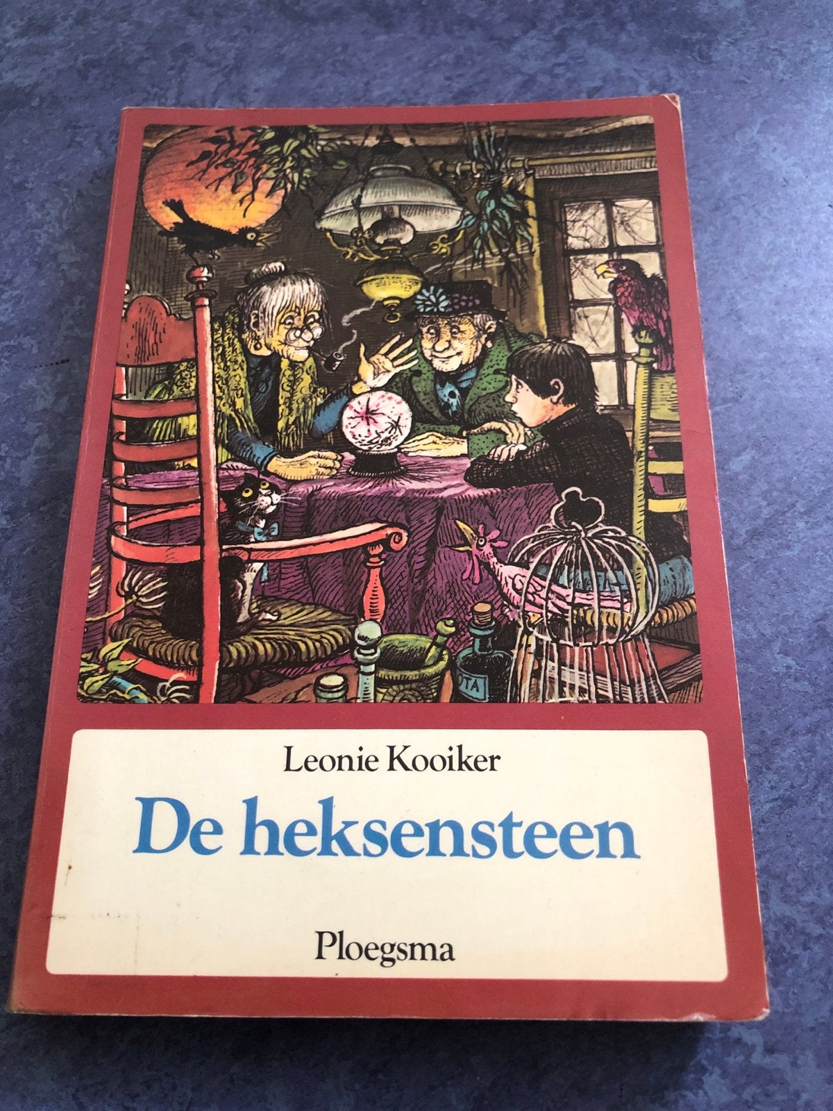De Heksensteen - Leonie Kooiker (Ploegsma), Boeken, Ophalen of Verzenden, Gelezen, Sprookjes