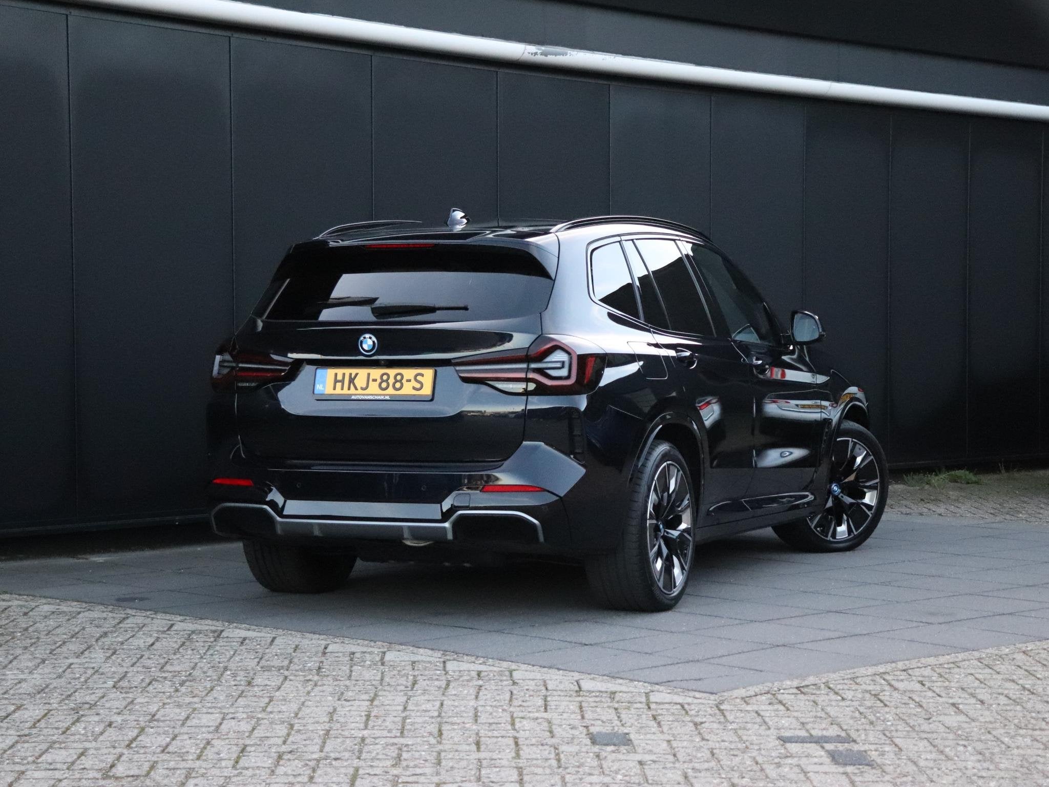 BMW iX3 High Executive Edition 80 kWh | M SPORT | LEDER | ME, Auto's, Automaat, Dealer onderhouden, Achterwielaandrijving, Gebruikt