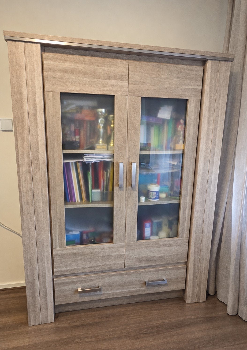 Dressoir/Vitrinekast/boekenkast met verlichting, Ophalen, 100 tot 150 cm, 25 tot 50 cm, Gebruikt