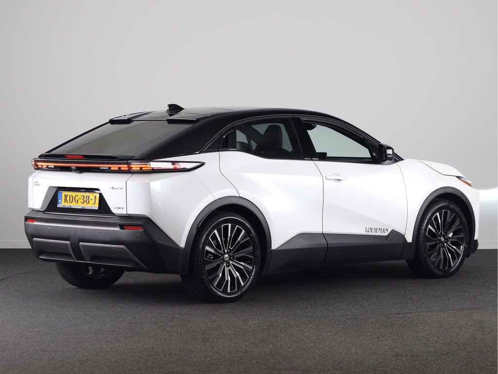 Toyota C-HR+ Executive AWD 77 kWh *DEMO* | JBL geluidsysteem, Auto's, Toyota, Automaat, 12 maanden, Leder en Stof, Wit