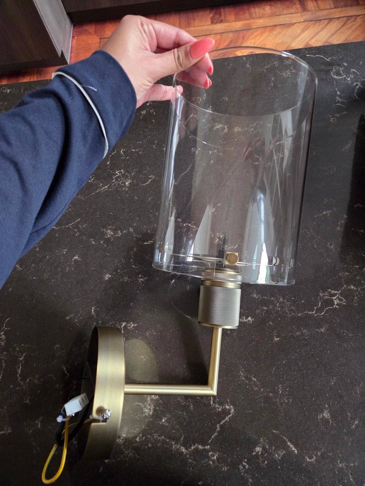 Twee wandlampen met glazen kap, Ophalen, Nieuw, Wandlamp, Goud