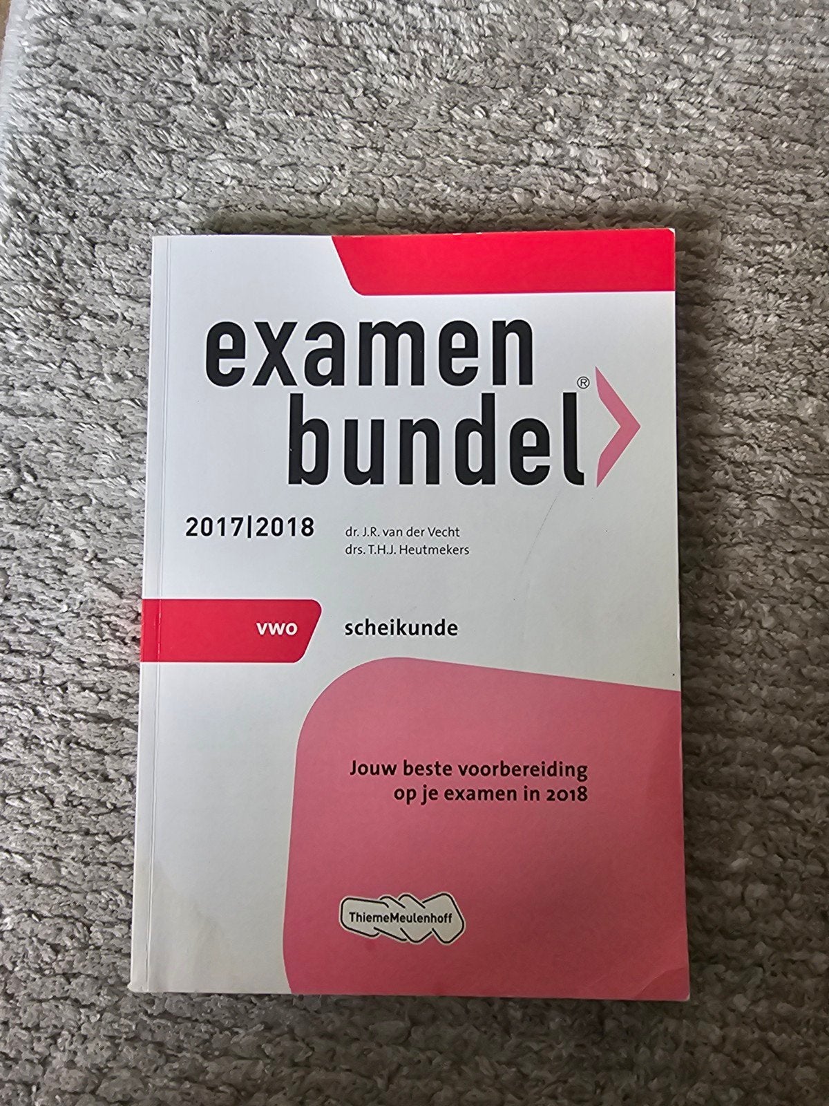 Examenbundel VWO Scheikunde 2017/2018, VWO, Scheikunde, Ophalen of Verzenden, Zo goed als nieuw