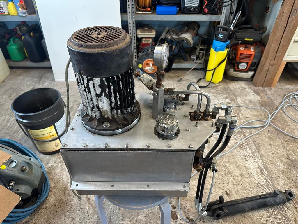 Hydrauliek unit, Ophalen, Zo goed als nieuw