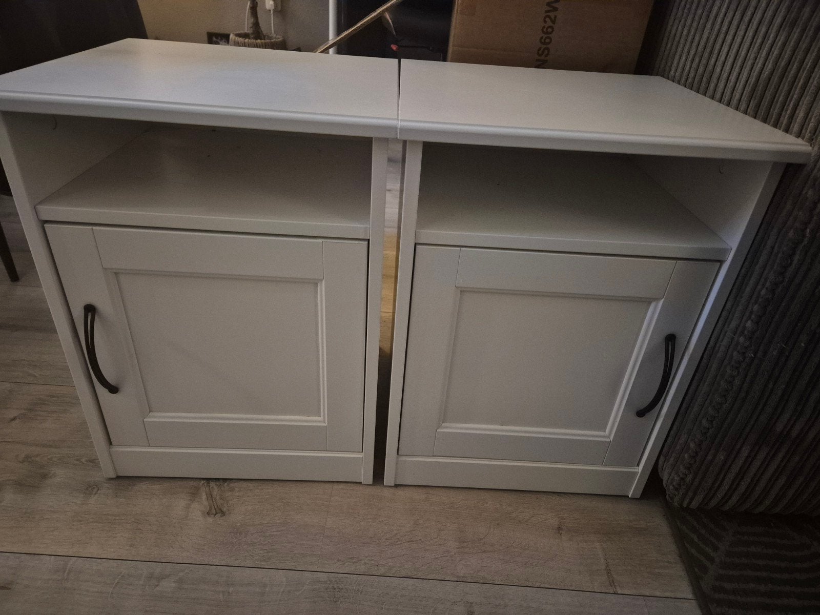 twee nachtkastjes, Ophalen, 25 tot 50 cm, 50 tot 100 cm, Met deur(en)