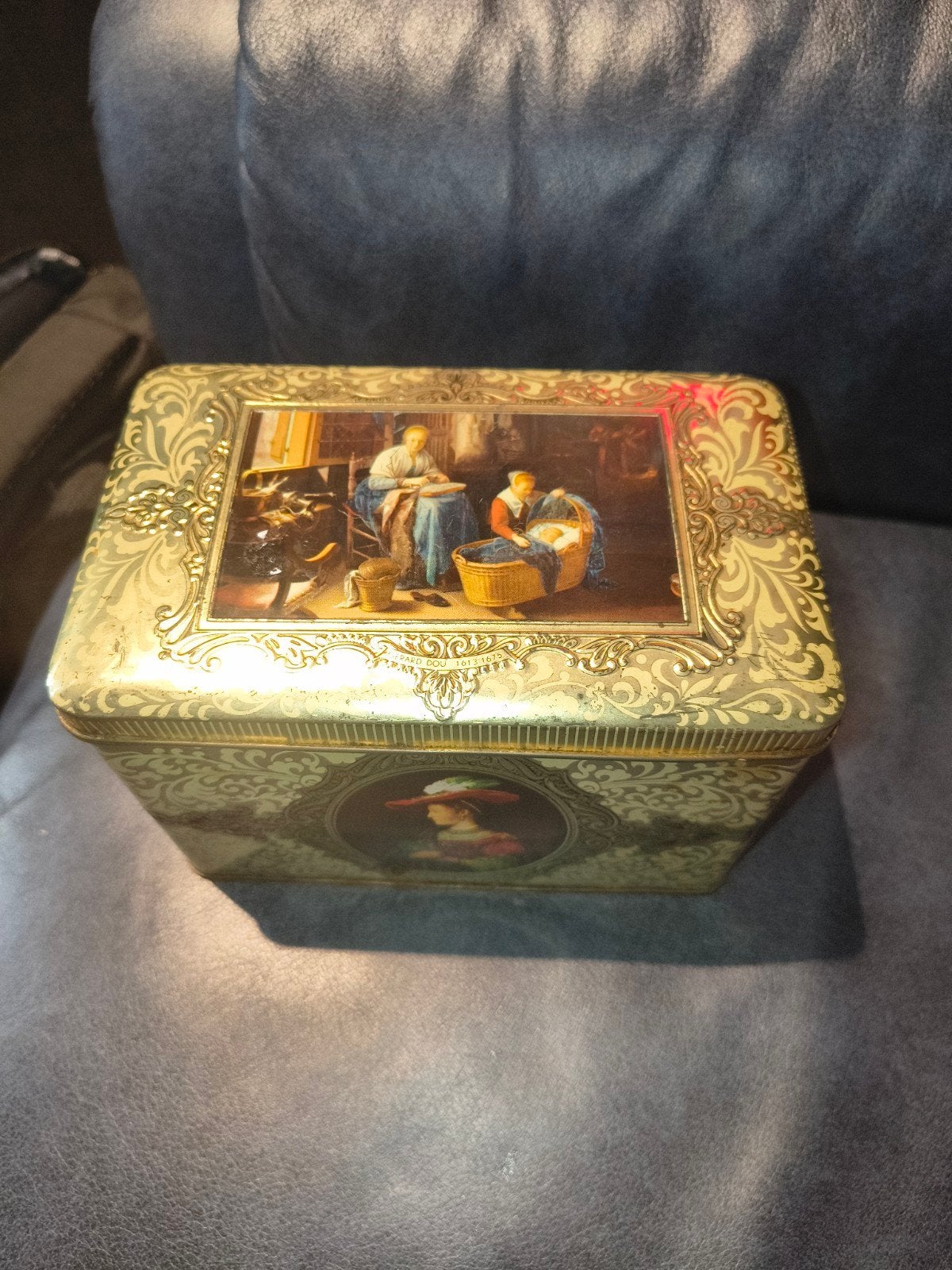 Vintage Gouden Koekblik met Klassieke Afbeeldingen, Ophalen of Verzenden