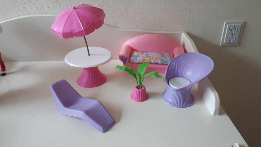 14... barbie tafel en stoel Mattel, Ophalen of Verzenden, Barbie