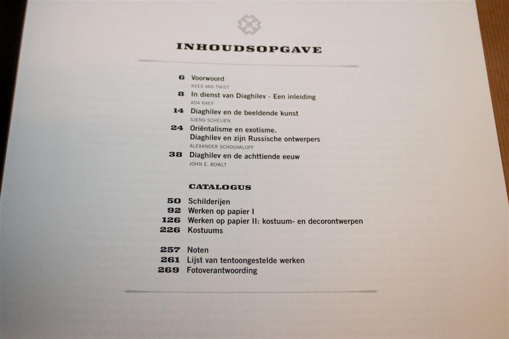 In Dienst Van Diaghilev — Catalogus Groninger Museum [2004], Boeken, Ophalen of Verzenden, Zo goed als nieuw