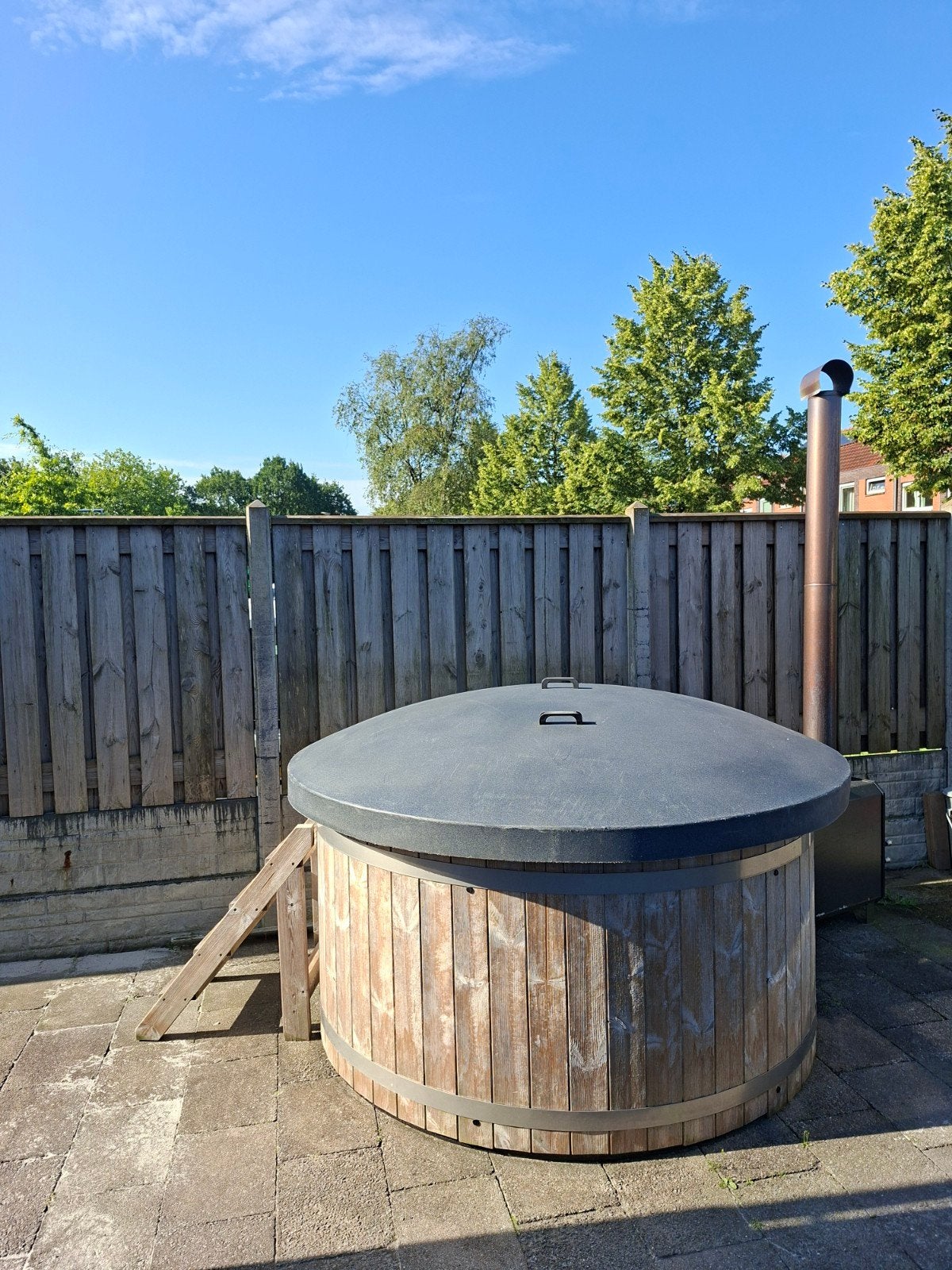 Houtgestookte Welltub Hottub 6-8 persoons met deksel, Ophalen, Gebruikt, Trap, Vast