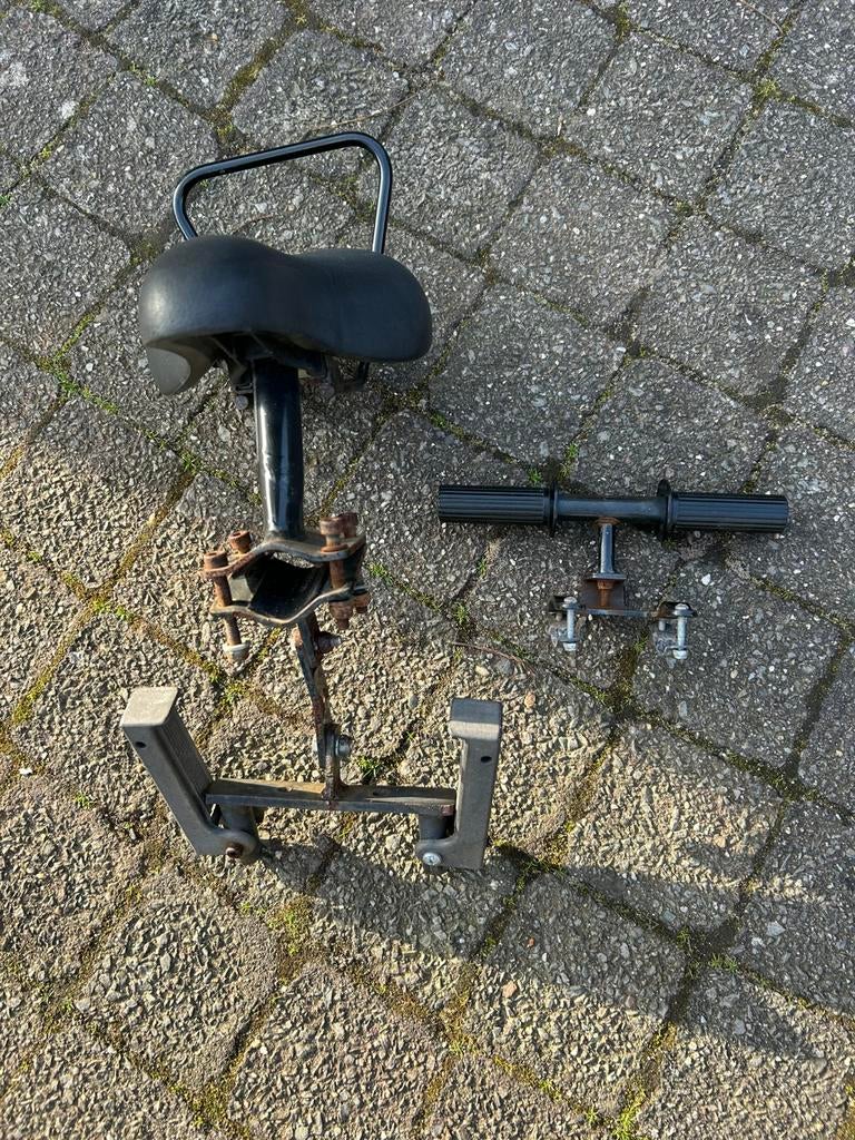 Fietsstoeltje voor op stang, Fietsen en Brommers, Ophalen, Gebruikt, Voorzitje, Voetsteuntjes