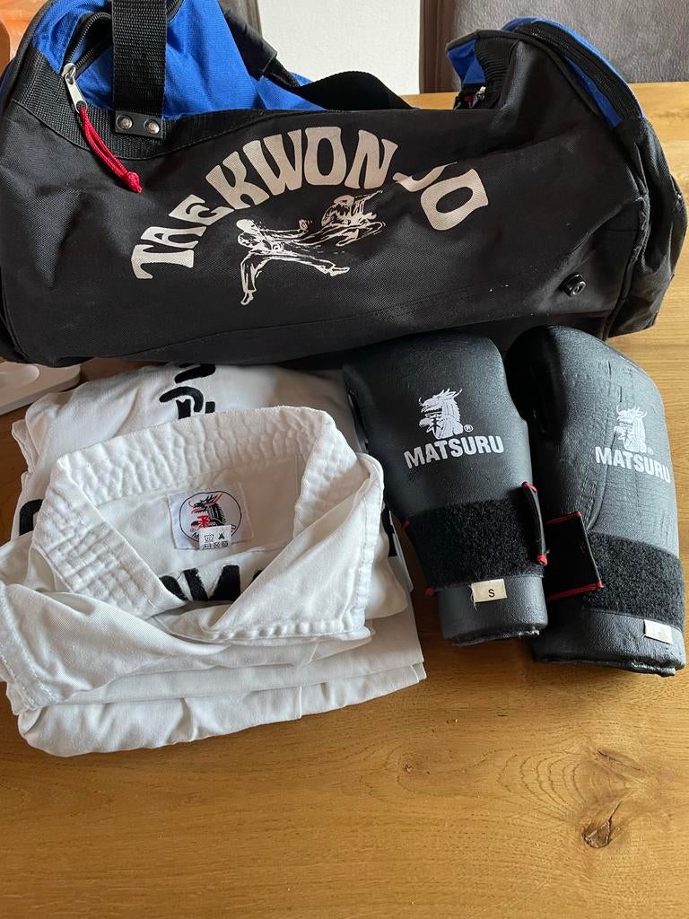 Taekwondo pak, handschoenen en tas - Matsuru (maat 170), Groter dan maat XL, Gebruikt, Taekwondo, Vechtsportpak