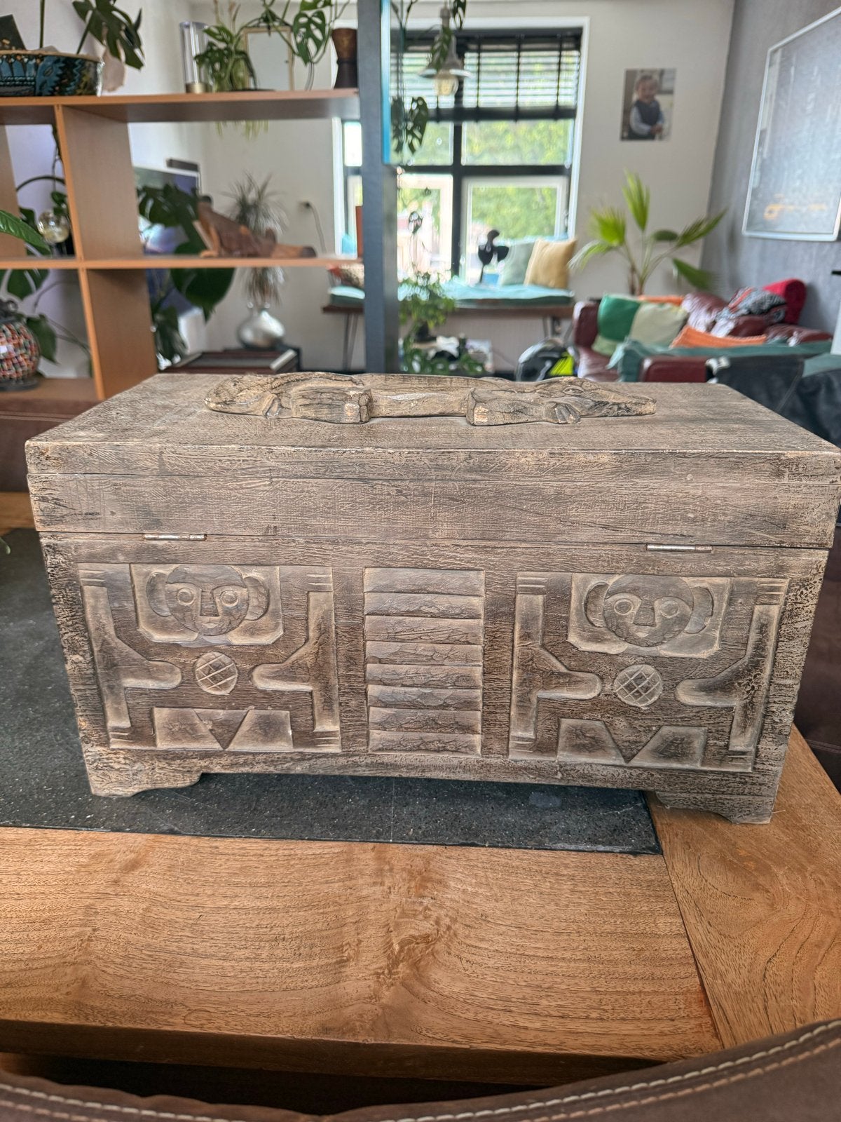Decoratieve Houten Kist met Unieke Snijwerken, Minder dan 50 cm, 50 tot 100 cm, Ophalen of Verzenden, Zo goed als nieuw