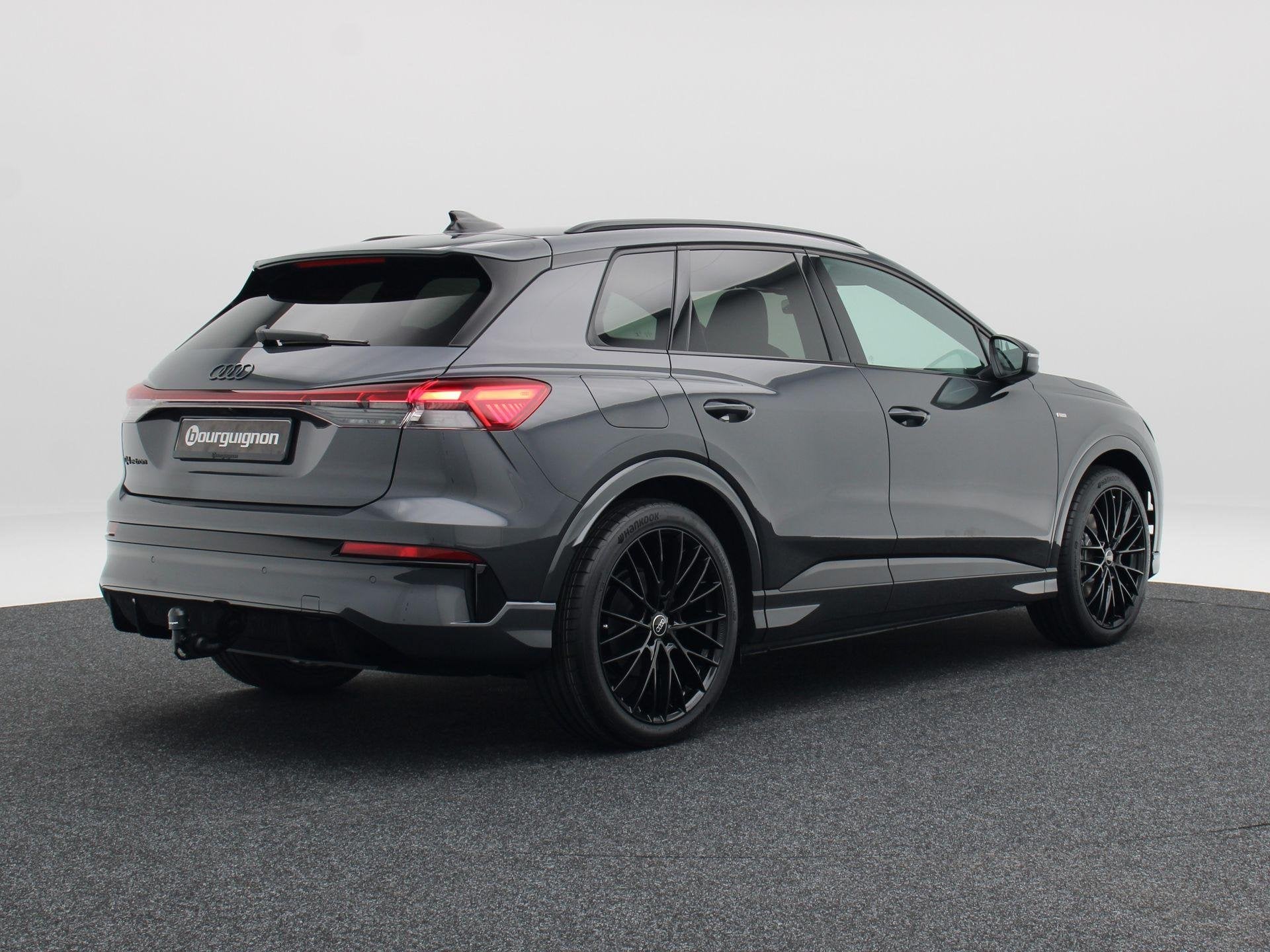 Audi Q4 S edition e-tron 45 | 82 kWh | 286 PK | 21 inch velg, Auto's, Automaat, Achterwielaandrijving, 510 min, Zwart