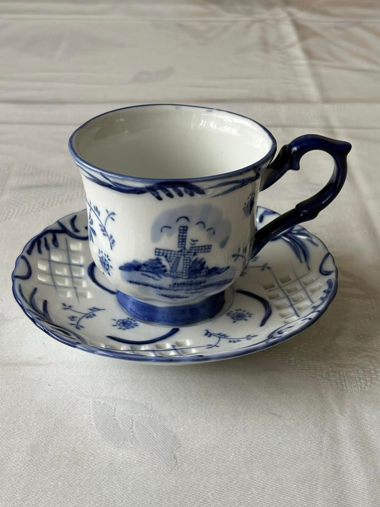 Koffie kopjes met schotel, Ophalen of Verzenden, Porselein, Overige stijlen, Kop(pen) en/of Schotel(s)