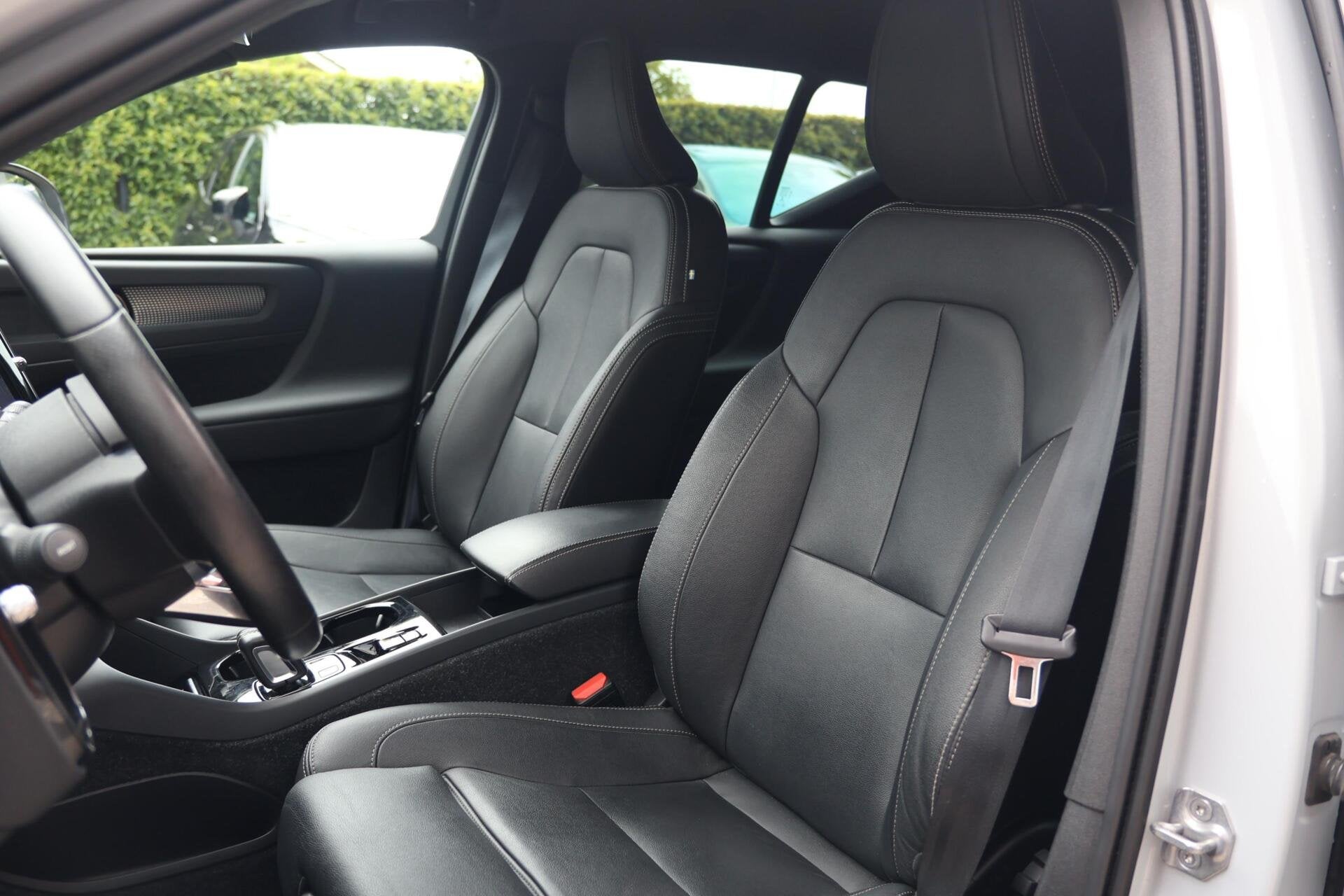 Foto 22 van Volvo XC40 T4 Recharge R-Design | Stoelverwarming | Trekhaak