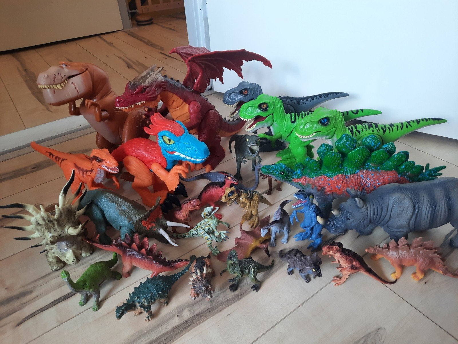pakket met dinos groot en klein dinosaurus draak, Ophalen