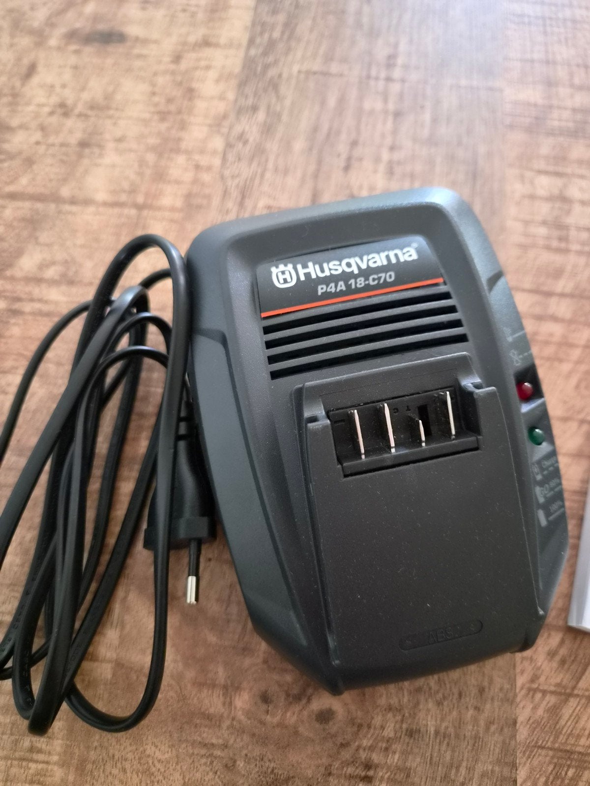 Husqvarna P4A 18-C70 Acculader - Zo goed als nieuw, Ophalen, Zo goed als nieuw
