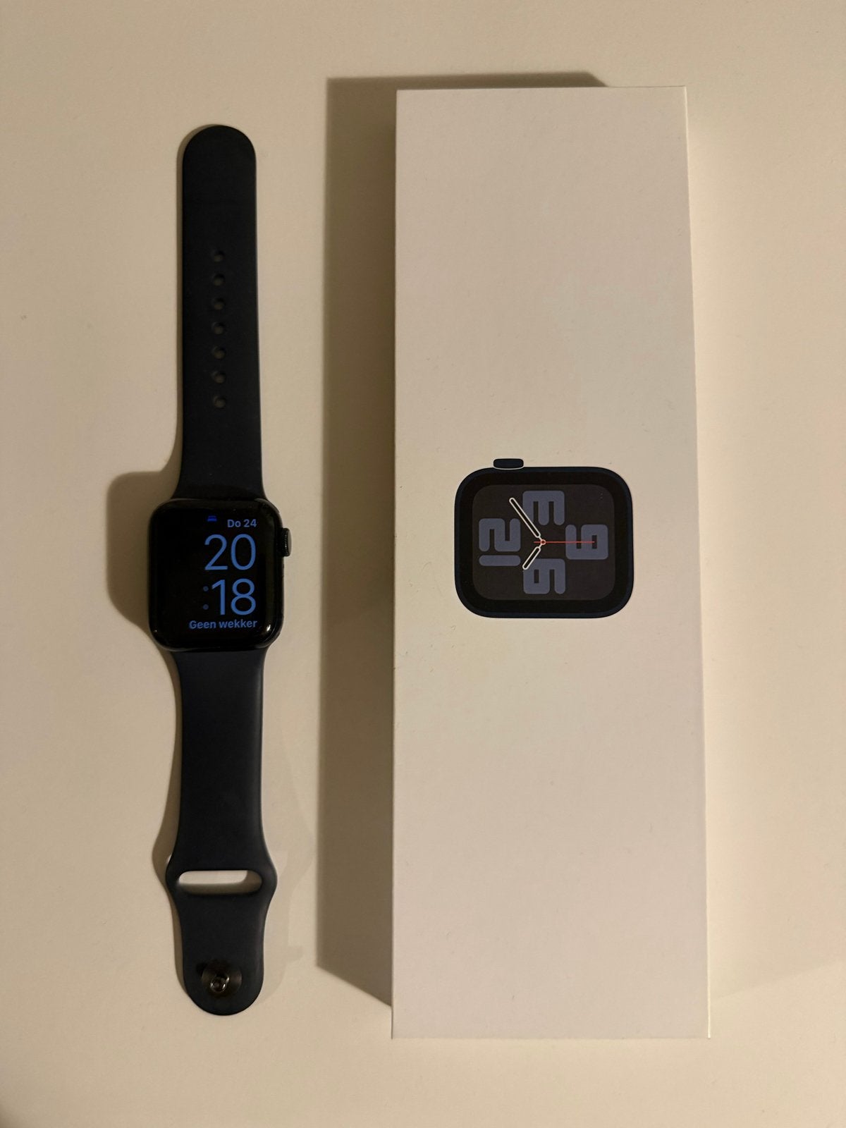 Apple Watch SE (Gen 2) 40mm Middernacht Aluminium, Zwart, IOS, Ophalen of Verzenden, Waterdicht