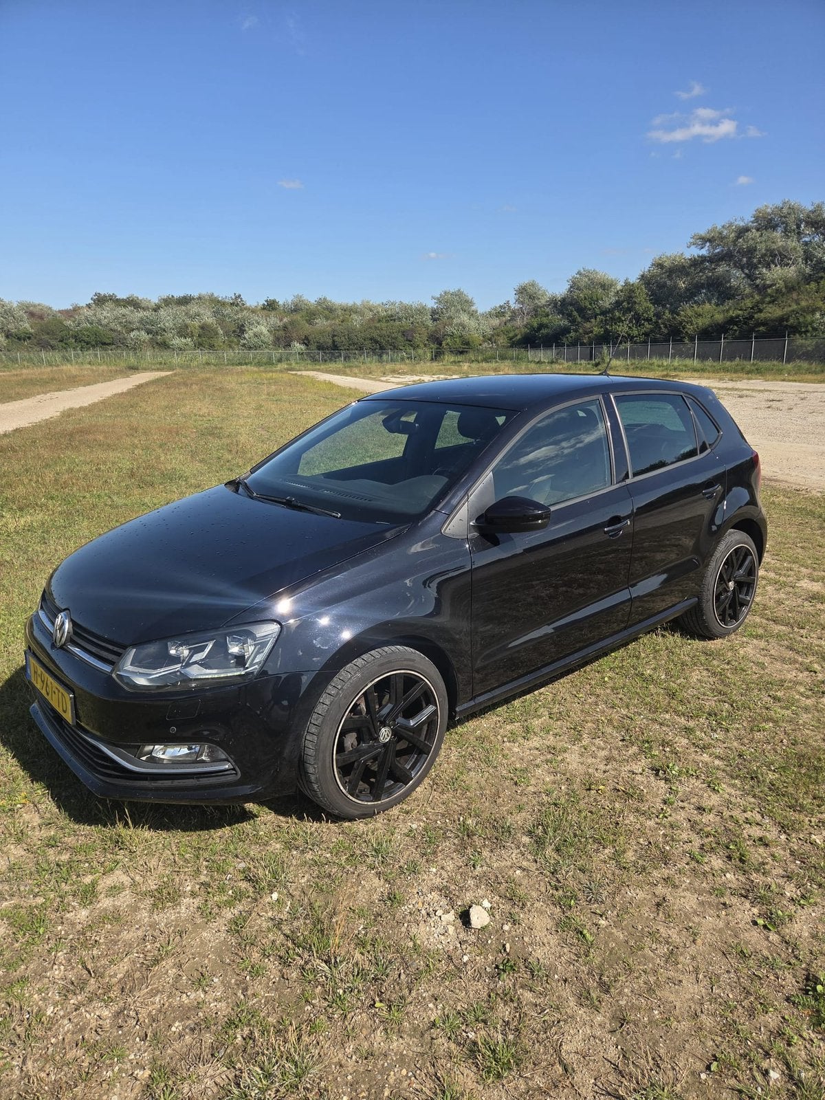 Volkswagen Polo 1.2 TSI 66KW 2015 Zwart, 40 €/maand, Euro 6, 4 cilinders, Leder en Stof