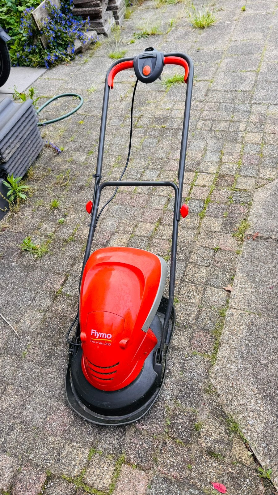 Flymo grasmaaier, Tuin en Terras, Grasmaaiers, Zweefmaaier, Ophalen, Zo goed als nieuw