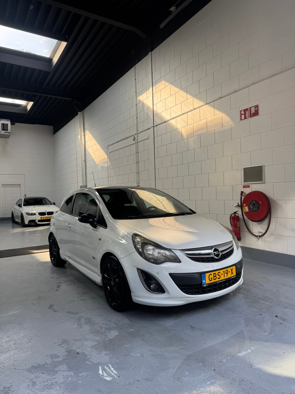 Opel Corsa 1.4 74KW 3D 2012 Wit, Voorwielaandrijving, 1398 cc, 100 pk, Wit