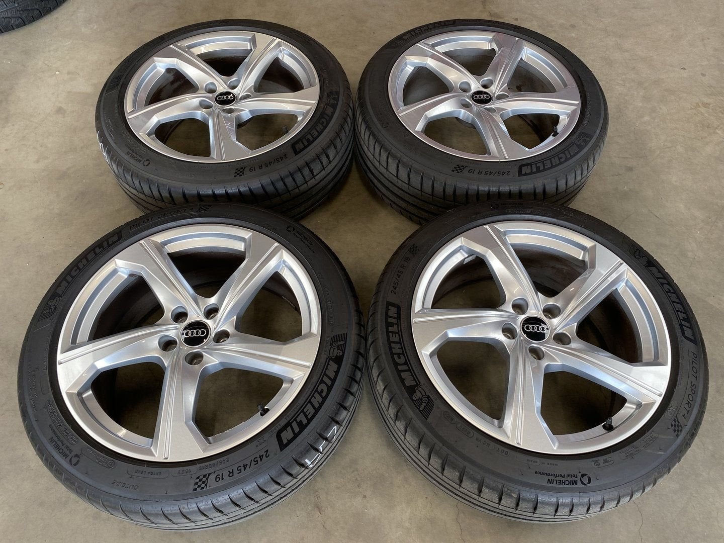 19  inch originele velgen + zomerbanden Audi A6 A7 4K C8, 19 inch, -, -, Banden en Velgen