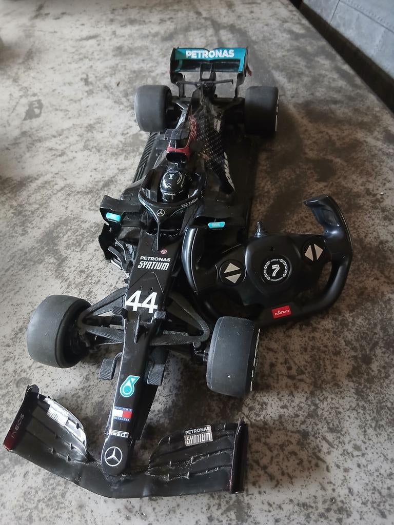 F1 bestuurbare auto( ook voor buiten), Hobby en Vrije tijd, Modelbouw | Radiografisch | Auto's, Ophalen, Zo goed als nieuw, Overige schalen