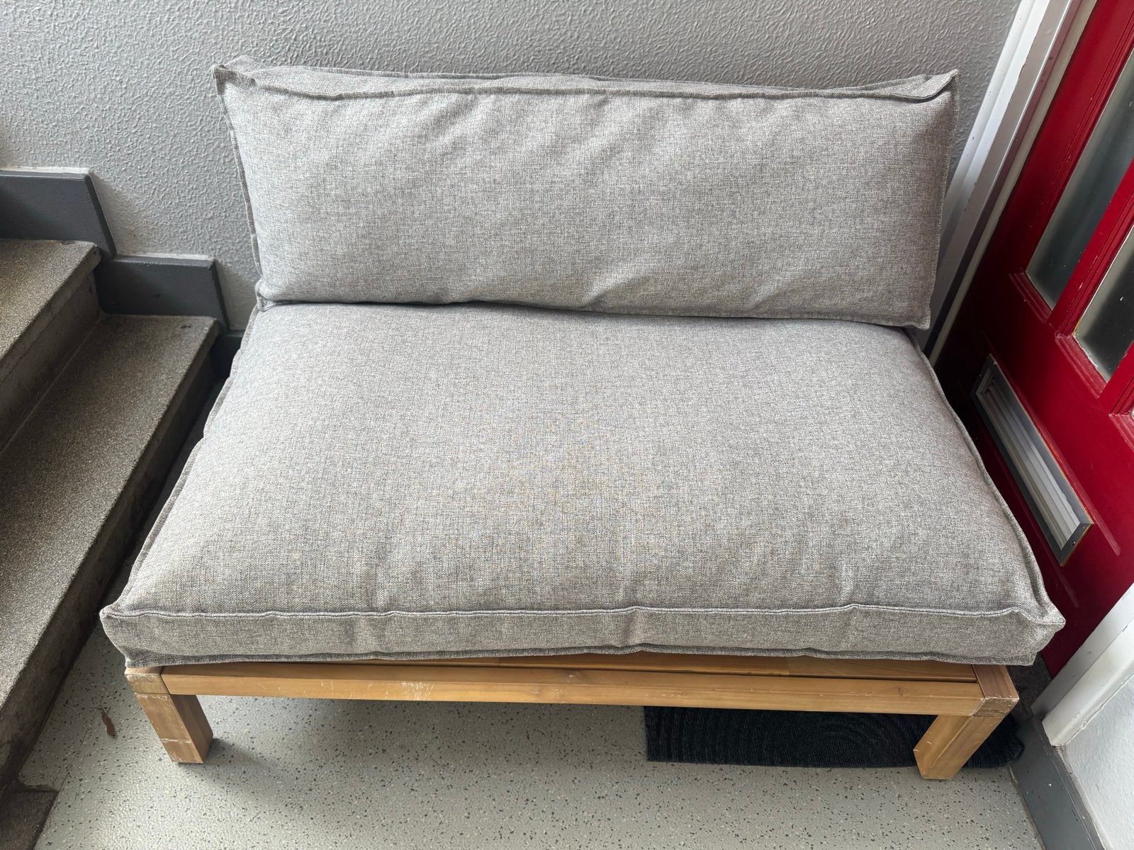 Comfortabele lounge stoel met houten frame en kussens, Ophalen, Gebruikt, Hout, Eén
