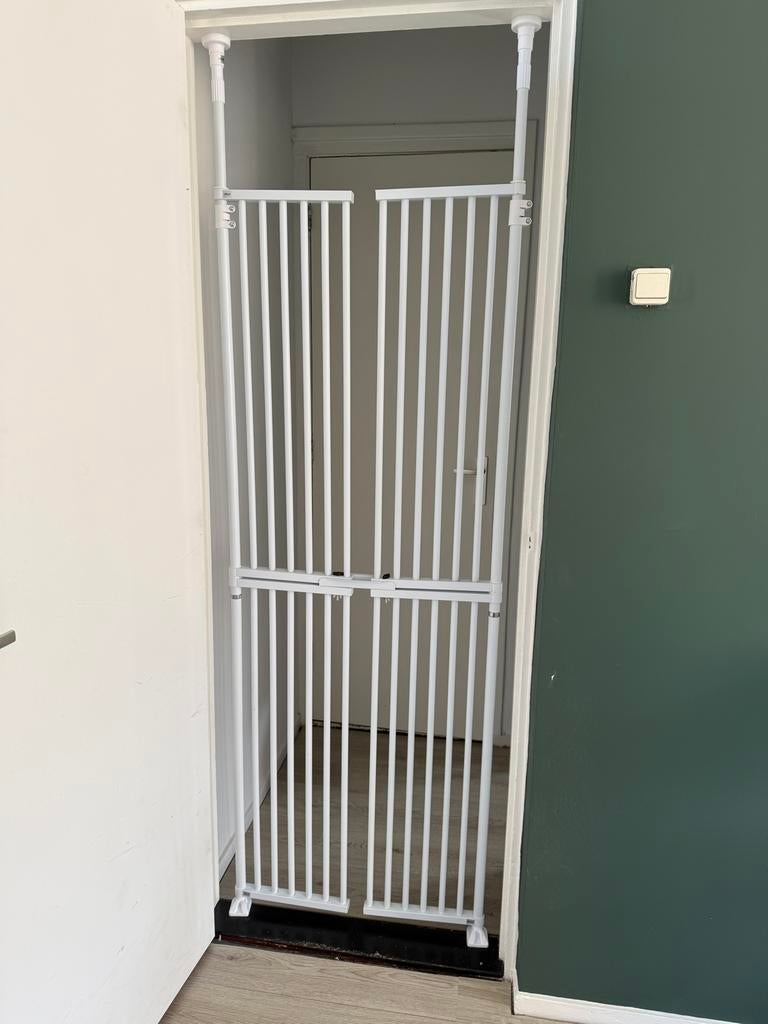 Extra hoge katten-/huisdierenpoort 180 cm wit verstelbaar, Dieren en Toebehoren, Ophalen, Zo goed als nieuw