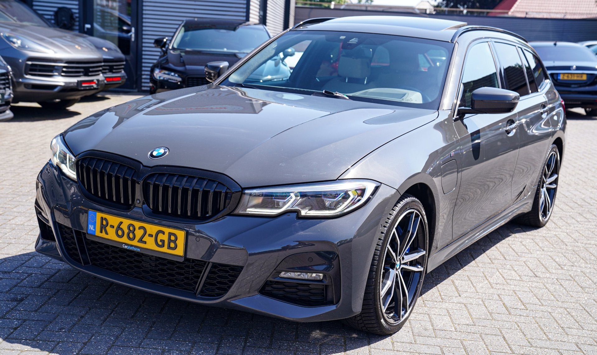 BMW 3-serie Touring 330e High Executive | Head Up Display |, Auto's, 1998 cc, Achterwielaandrijving, Gebruikt, 4 cilinders