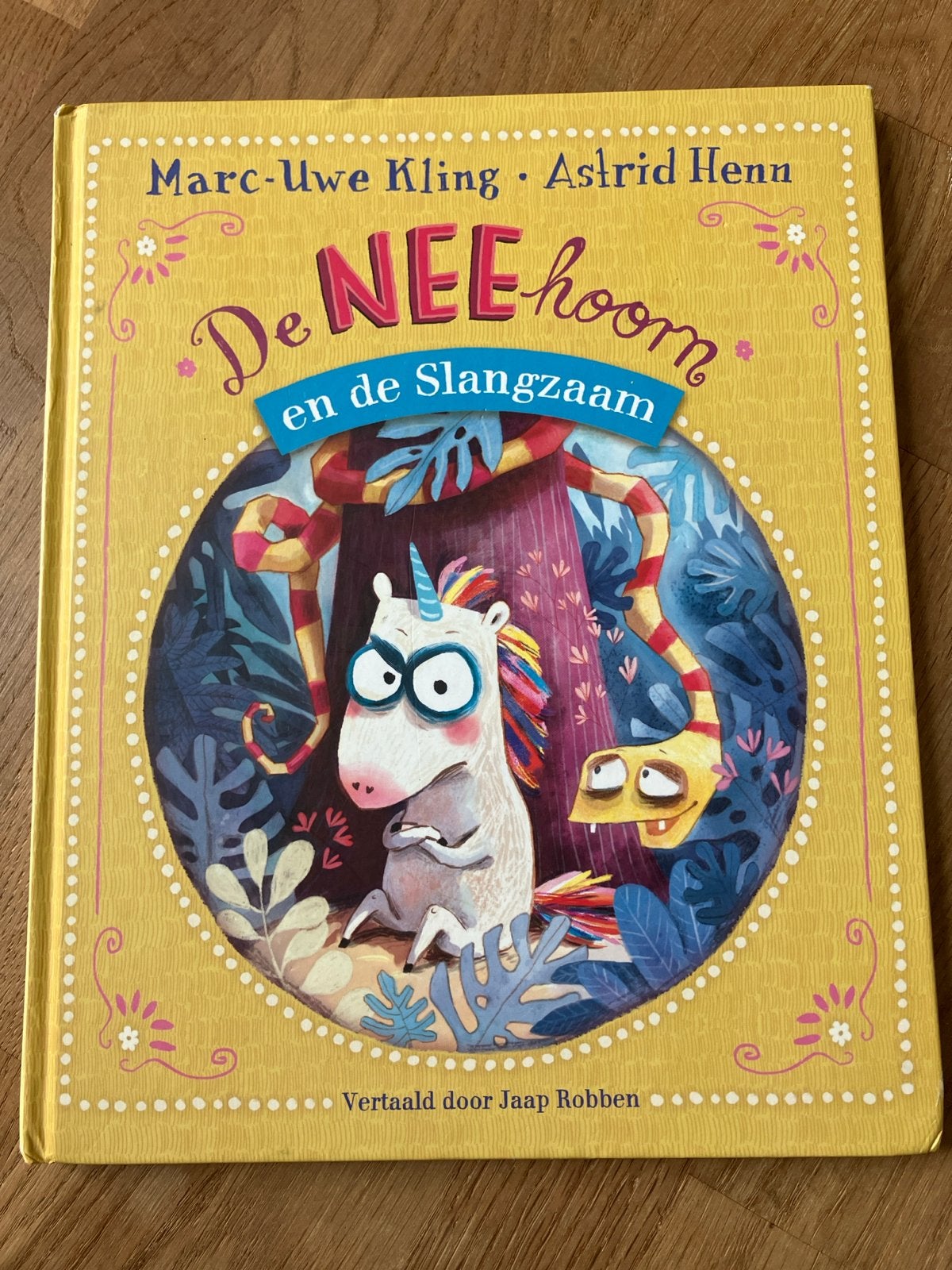 De NEEhoorn en de Slangzaam - Marc-Uwe Kling, Astrid Henn, Ophalen of Verzenden, Gelezen, Fictie algemeen