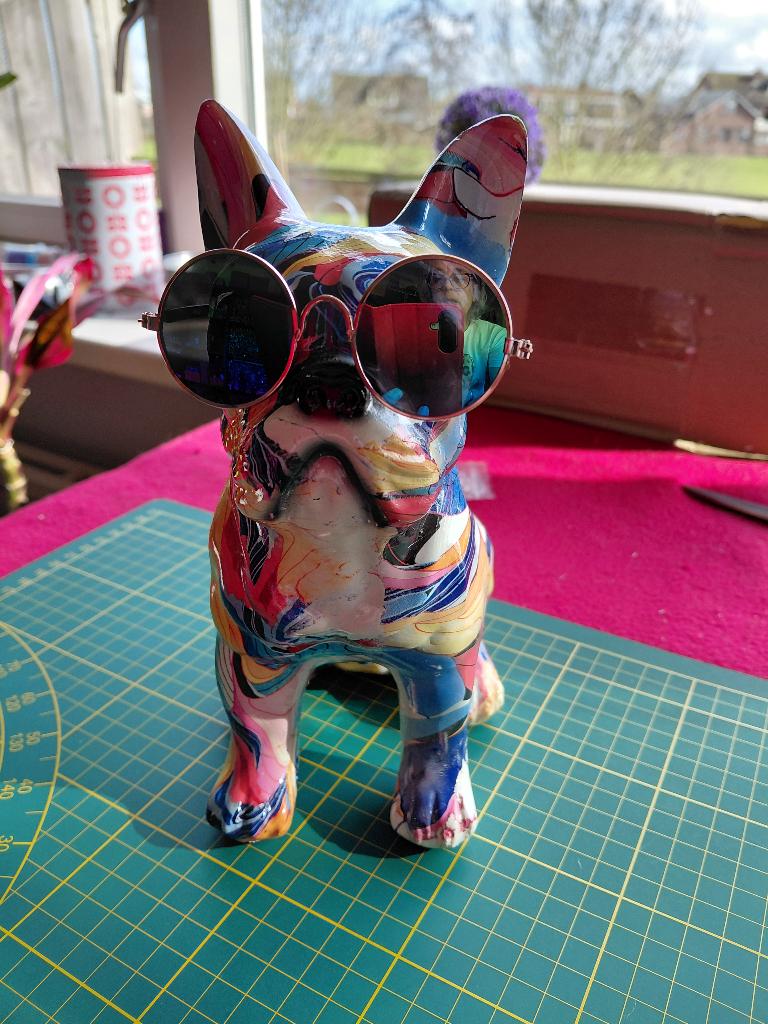 Kleurrijk kunst object bulldog met zonnenbril, Ophalen of Verzenden, Nieuw, Hond of Kat, Overige typen