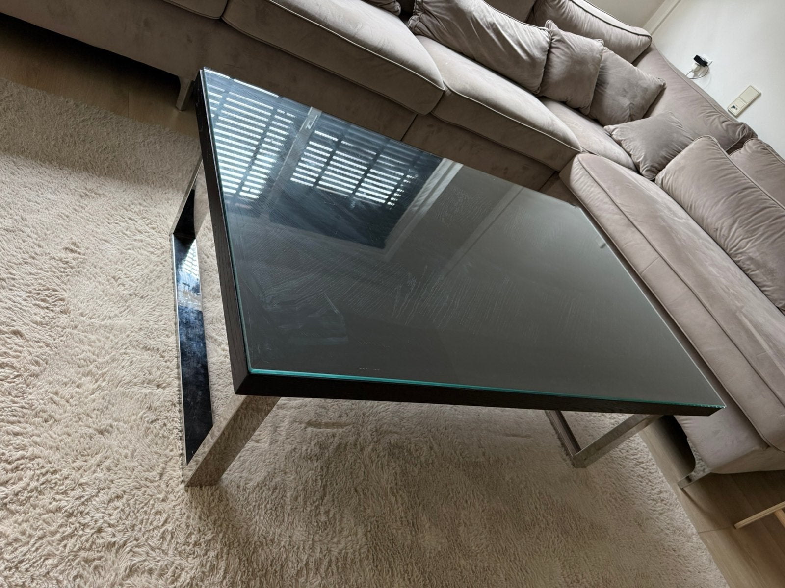 Zwart visgraat salontafel met glasplaat en chroom onderstel, Ophalen, 100 tot 150 cm, 50 tot 100 cm, Zo goed als nieuw