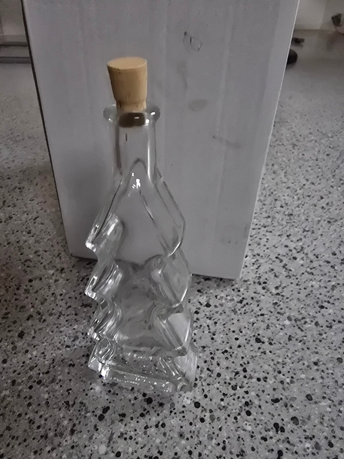 Glazen fles in kerstboomvorm met kurk, Huis en Inrichting, Woonaccessoires | Vazen, Ophalen of Verzenden, Zo goed als nieuw, Overige kleuren