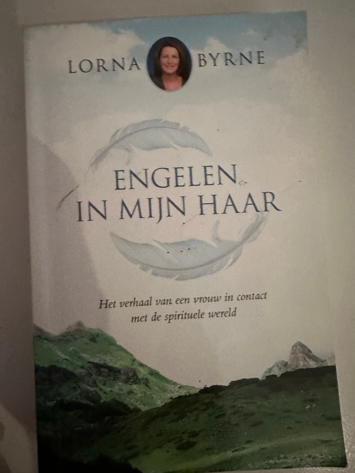 Engelen in mijn haar - Lorna Byrne (Zo goed als nieuw), Ophalen of Verzenden, Zo goed als nieuw, Spiritualiteit algemeen, Verhaal of Roman