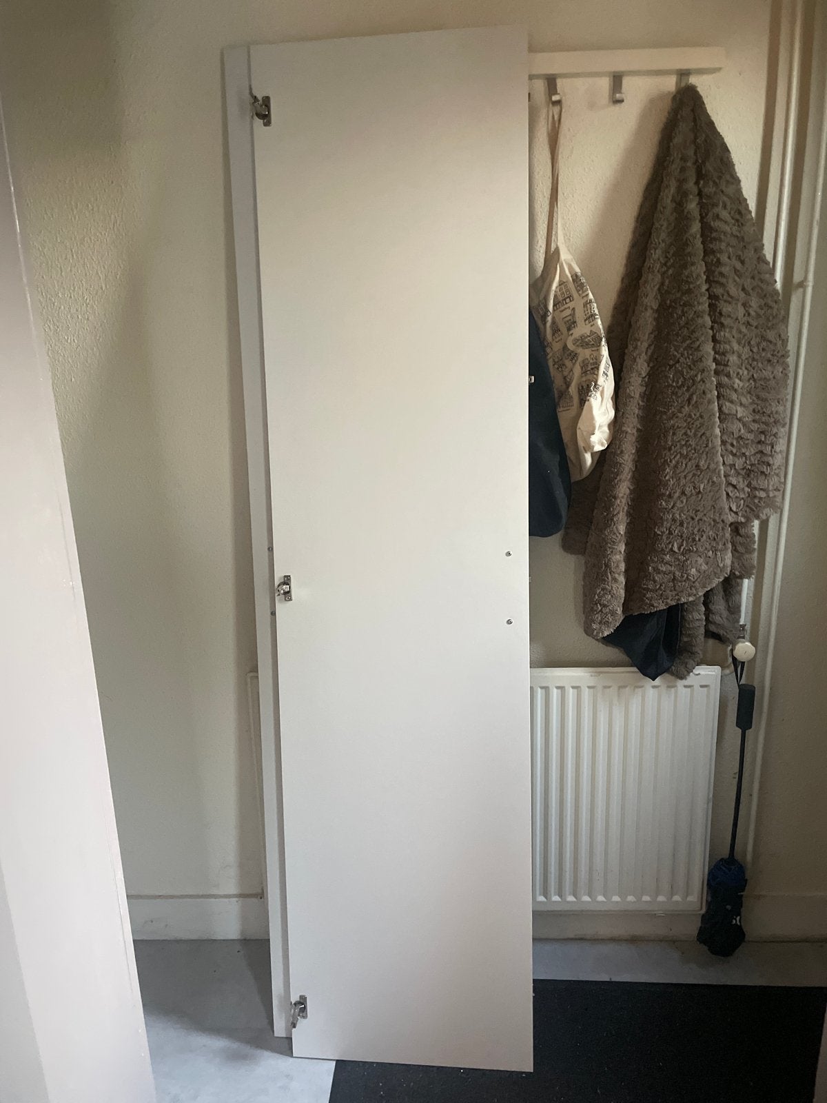 Witte kastdeur met scharnieren, Ophalen, Minder dan 50 cm, Gebruikt, Minder dan 25 cm