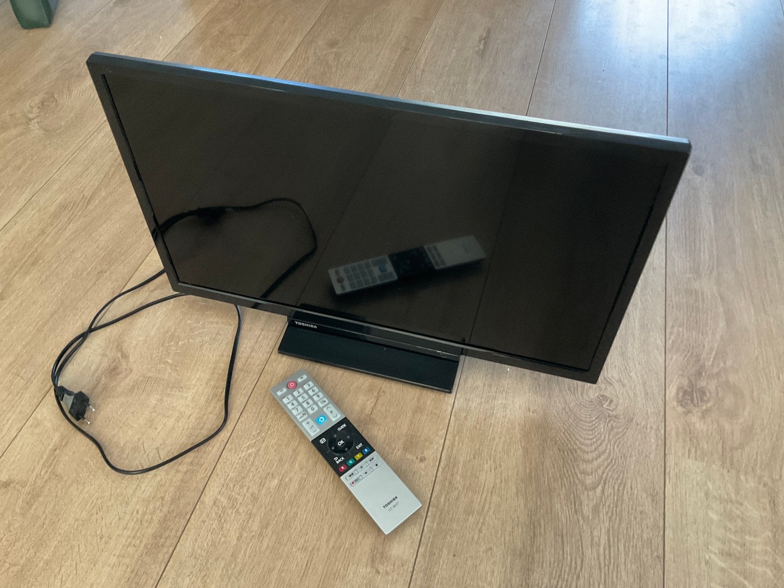 Toshiba LCD kleuren TV model 24W1963DG met afstandsbediening, Ophalen, Zo goed als nieuw, 50 Hz, Overige merken