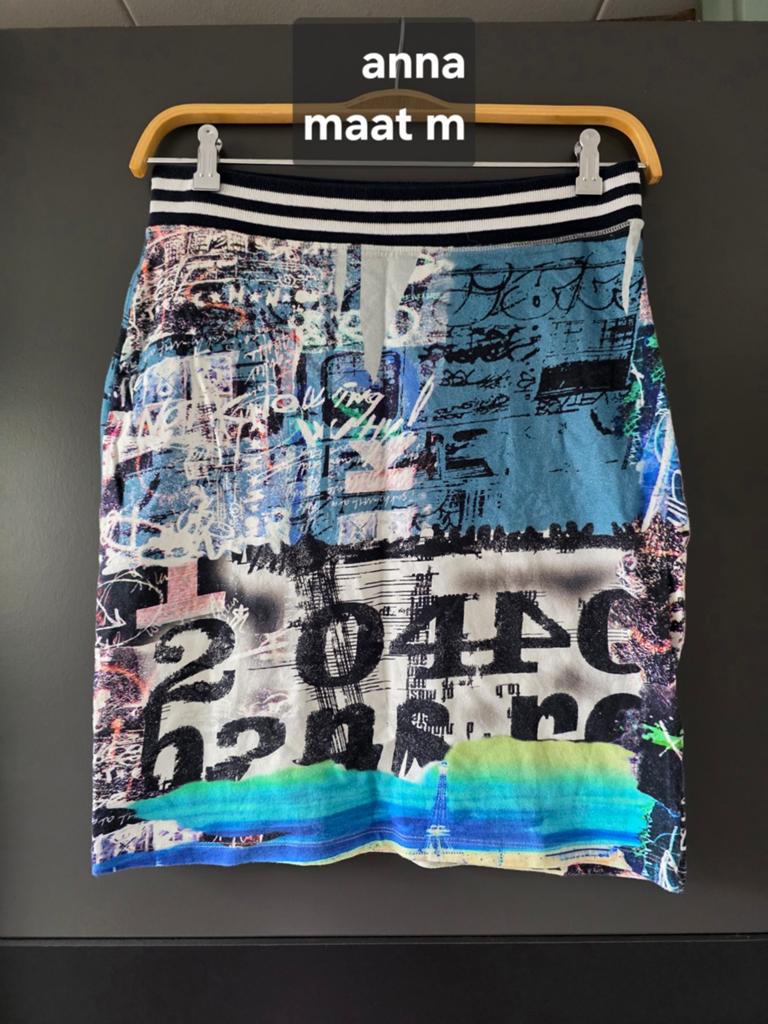 Anna rok met graffiti print, maat M, Ophalen of Verzenden
